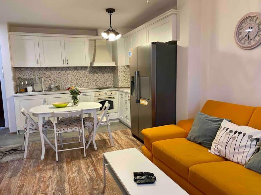 Stylish Magenta Apartment - Terrace & Free Parking 소피아 외부 사진